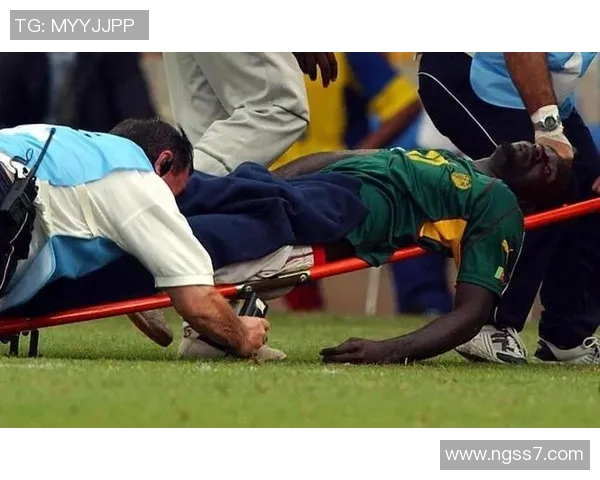 足球比赛中的恐怖受伤事件揭示了运动安全的重要性与急救知识的必要性